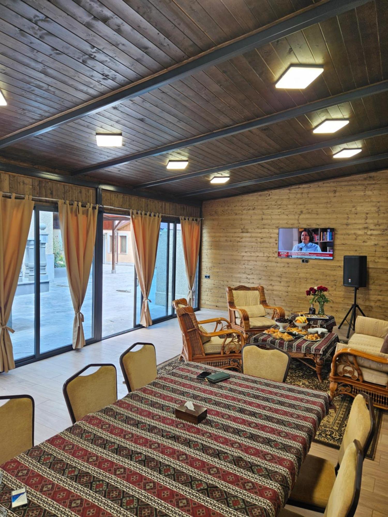 יירבאן Eridana Hotel מראה חיצוני תמונה