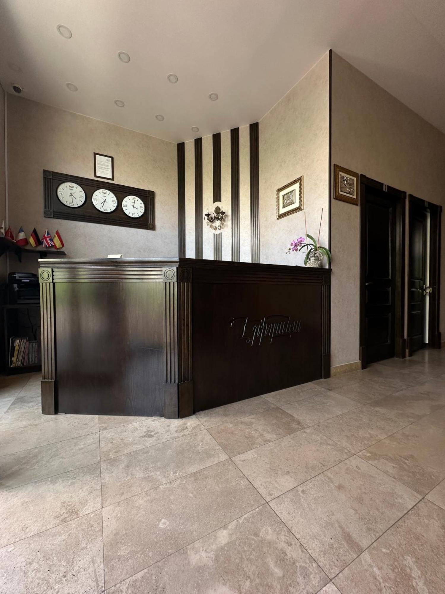 יירבאן Eridana Hotel מראה חיצוני תמונה