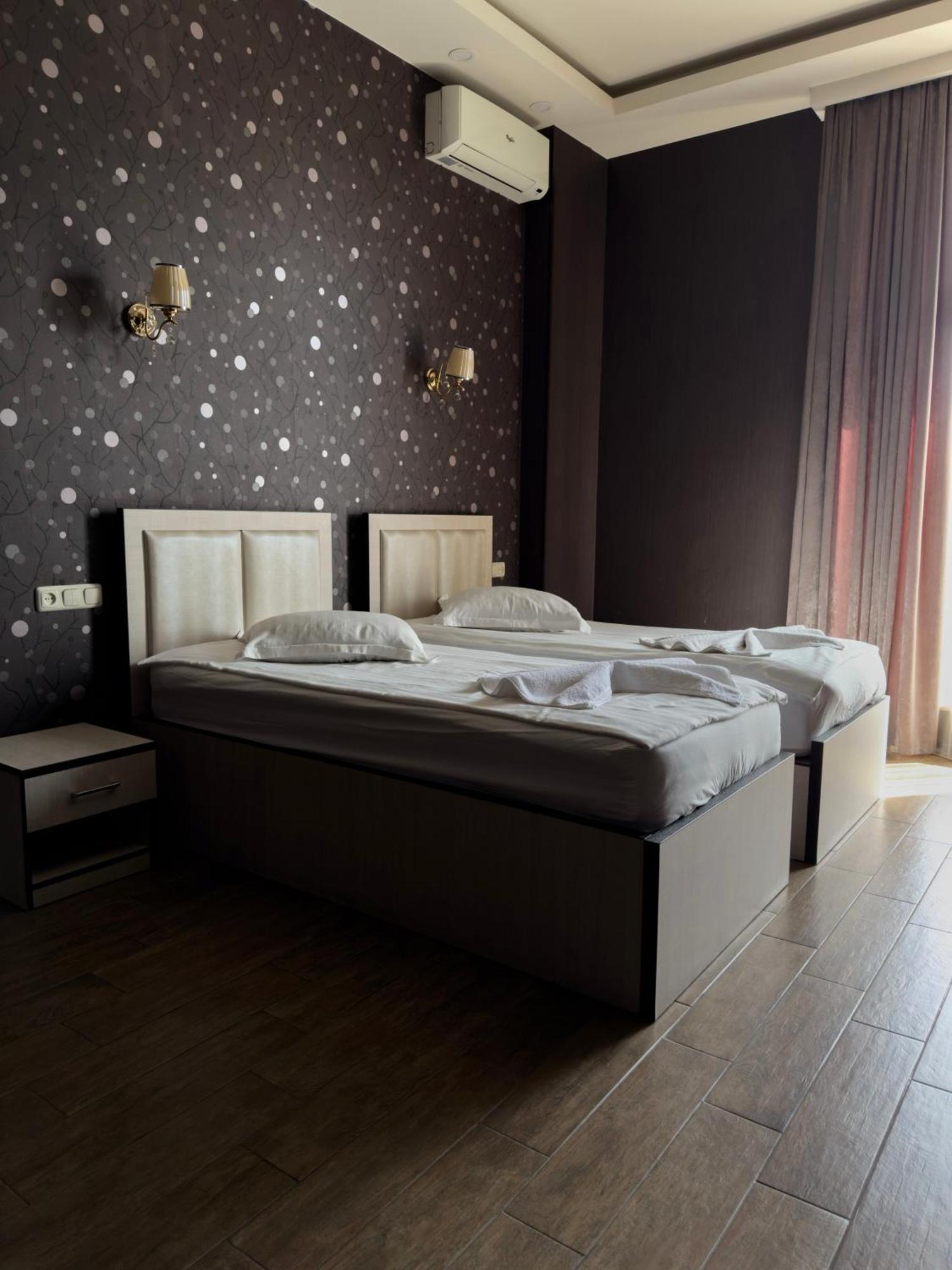 יירבאן Eridana Hotel מראה חיצוני תמונה