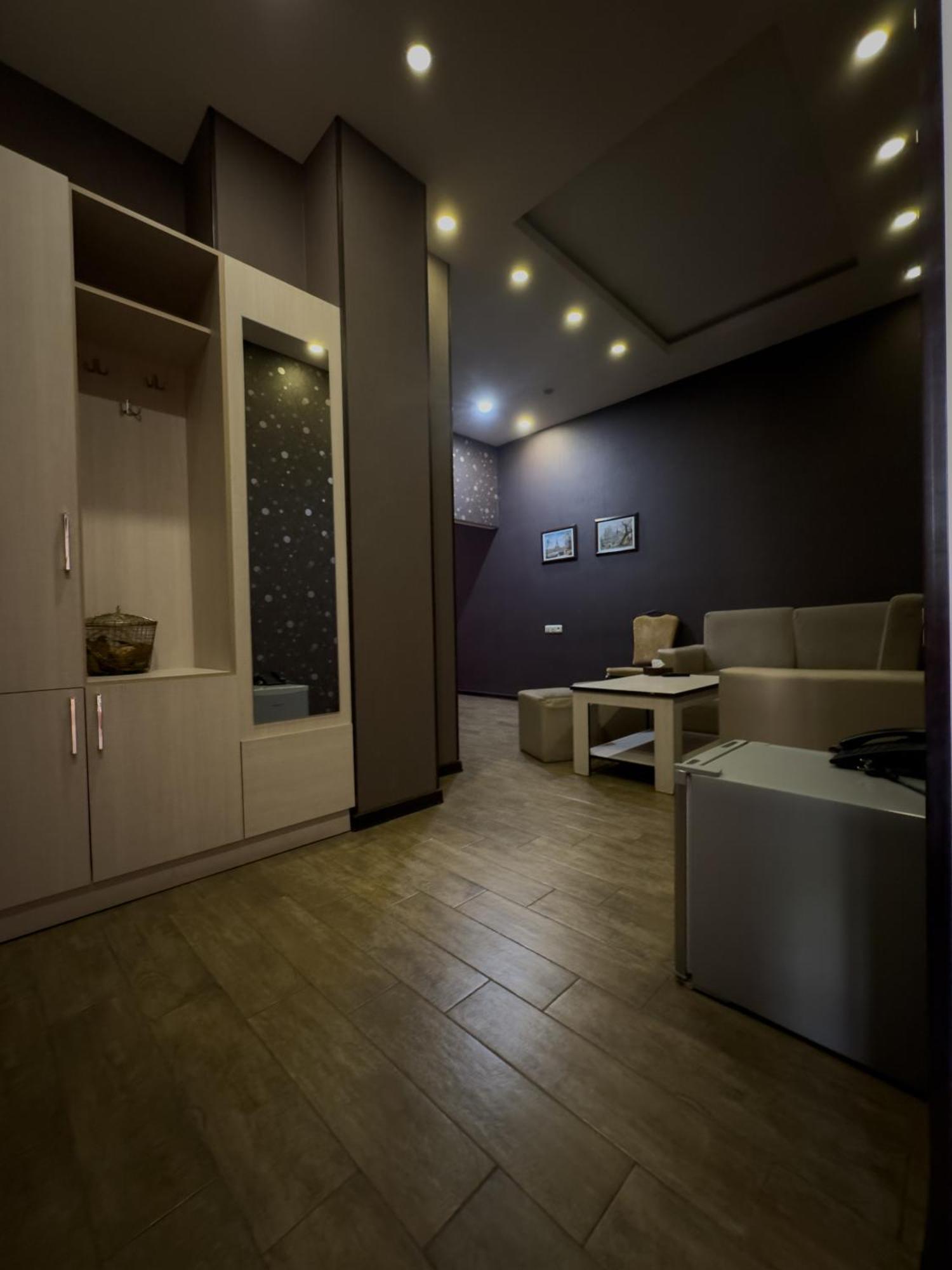 יירבאן Eridana Hotel מראה חיצוני תמונה