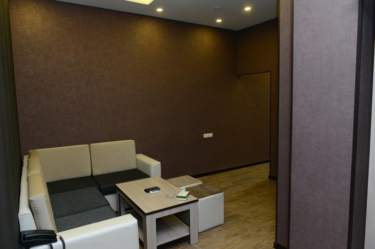 יירבאן Eridana Hotel מראה חיצוני תמונה