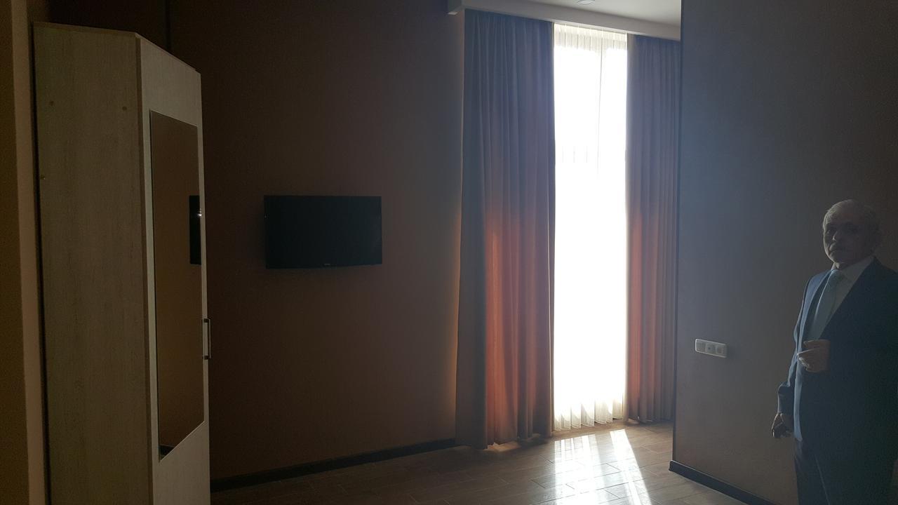 יירבאן Eridana Hotel מראה חיצוני תמונה