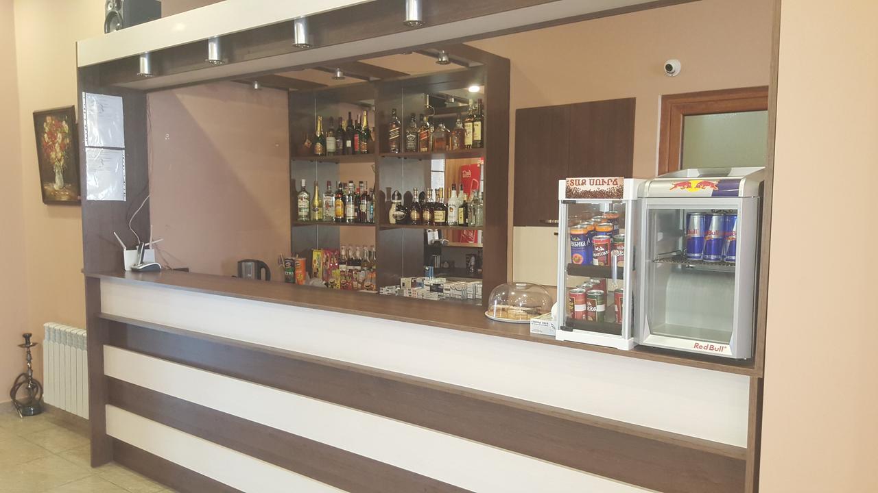 יירבאן Eridana Hotel מראה חיצוני תמונה