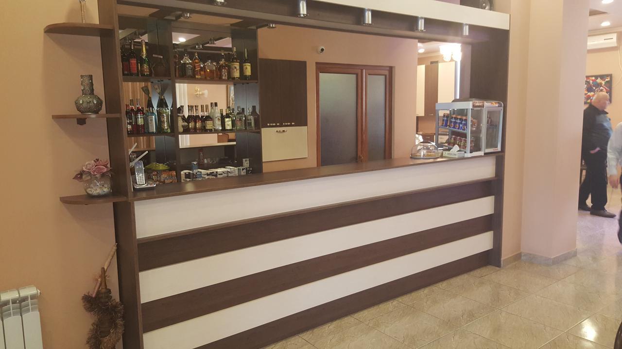 יירבאן Eridana Hotel מראה חיצוני תמונה