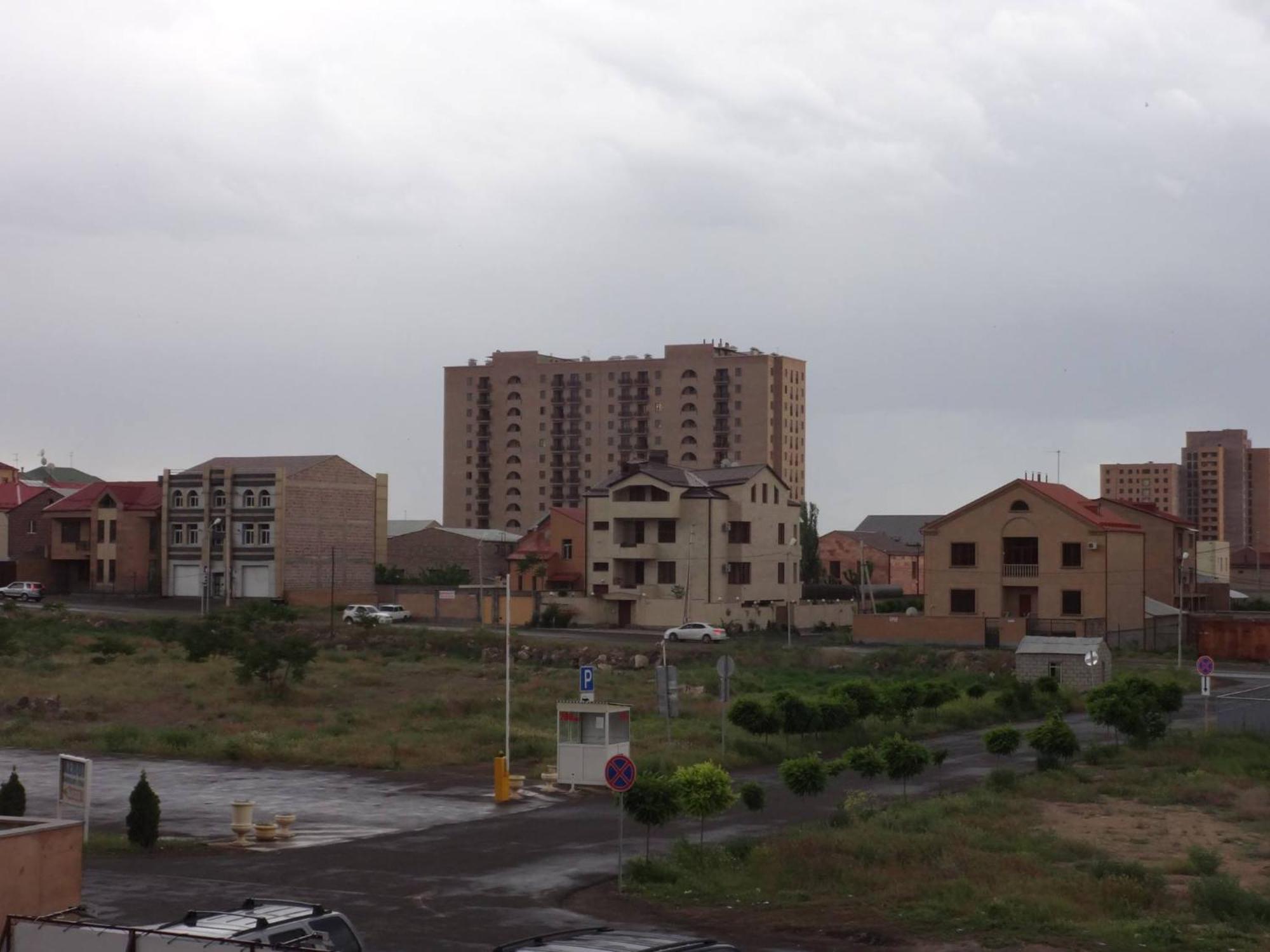 יירבאן Eridana Hotel מראה חיצוני תמונה