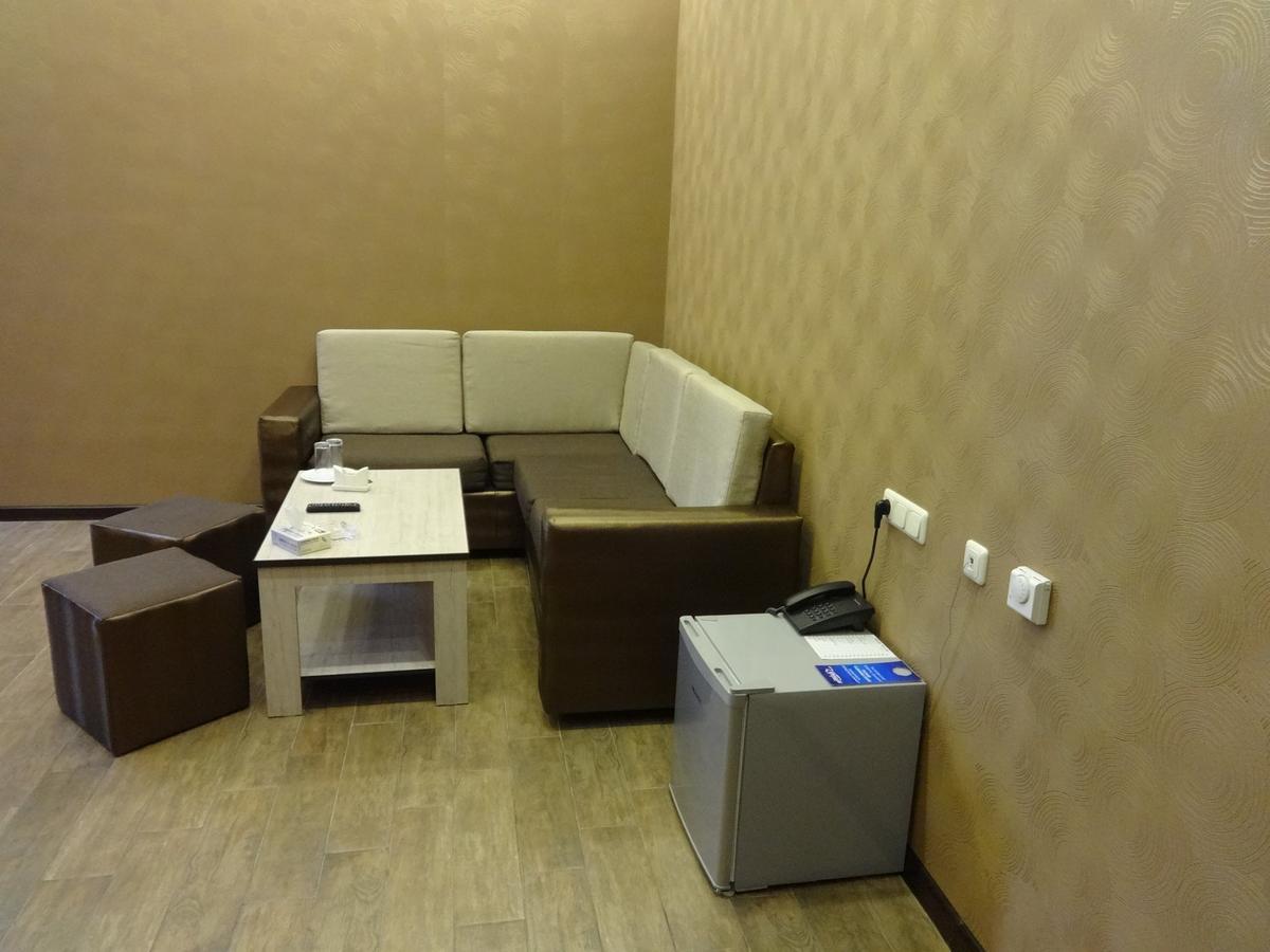 יירבאן Eridana Hotel מראה חיצוני תמונה
