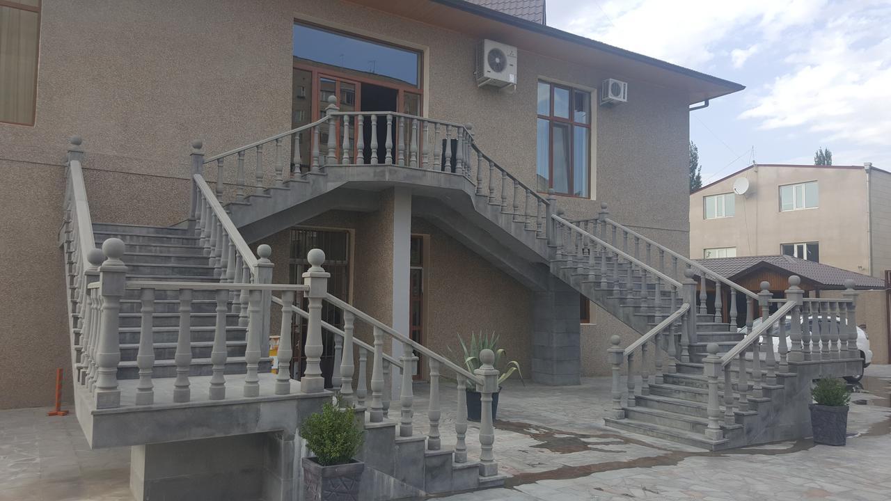 יירבאן Eridana Hotel מראה חיצוני תמונה