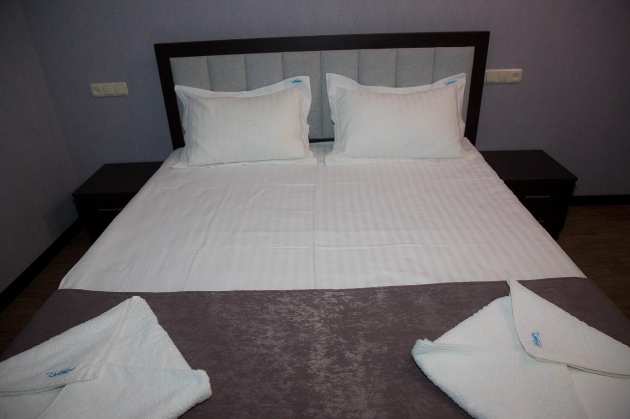 יירבאן Eridana Hotel מראה חיצוני תמונה