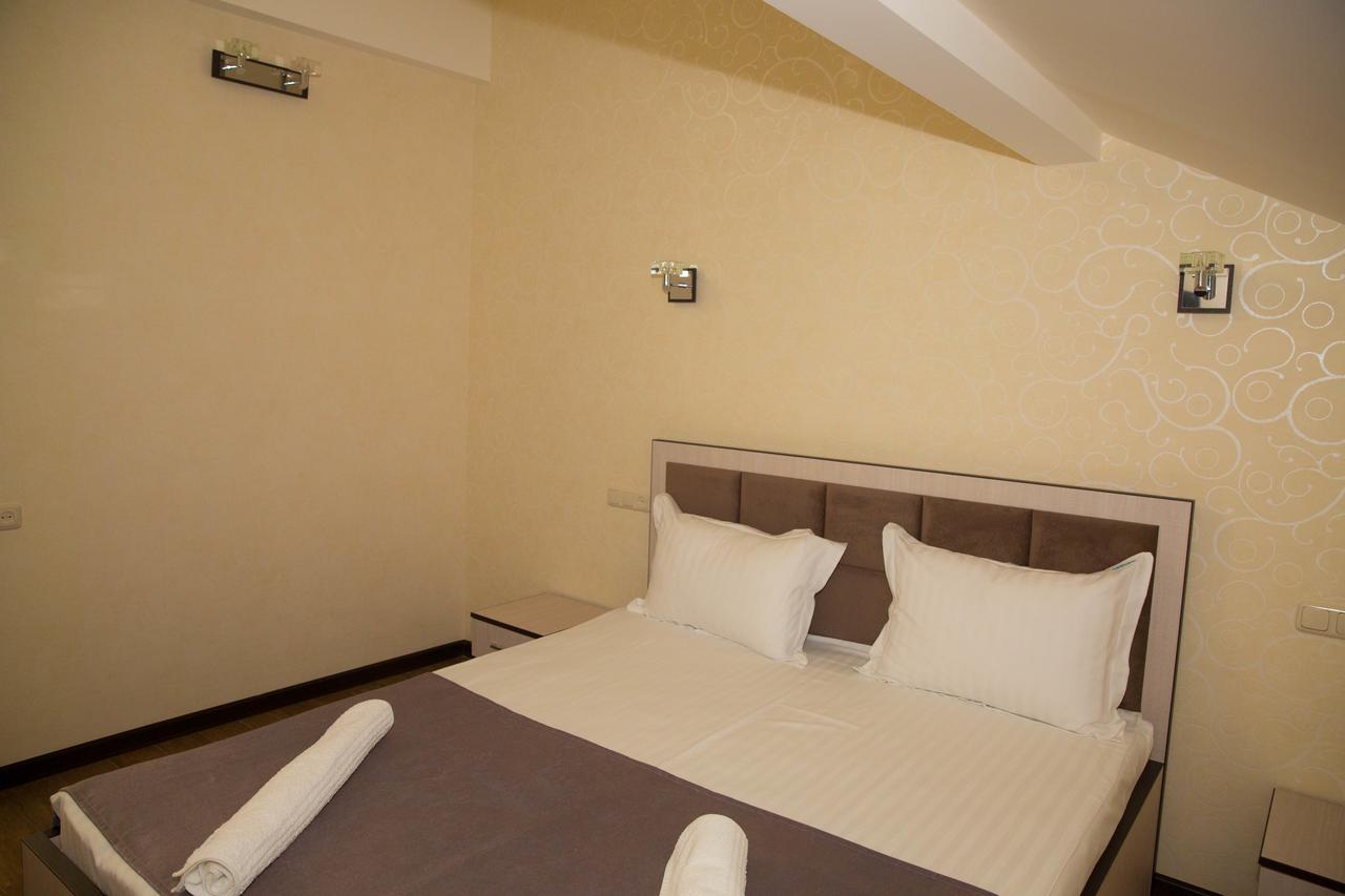 יירבאן Eridana Hotel מראה חיצוני תמונה