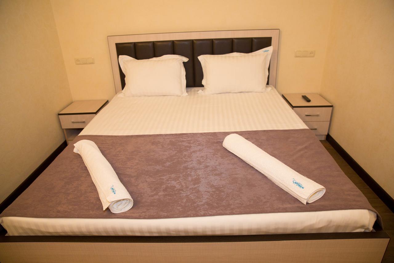 יירבאן Eridana Hotel מראה חיצוני תמונה