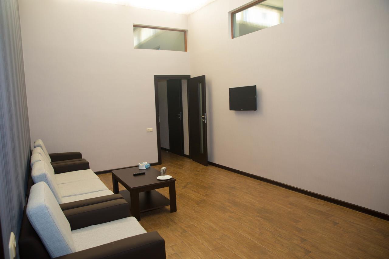 יירבאן Eridana Hotel מראה חיצוני תמונה
