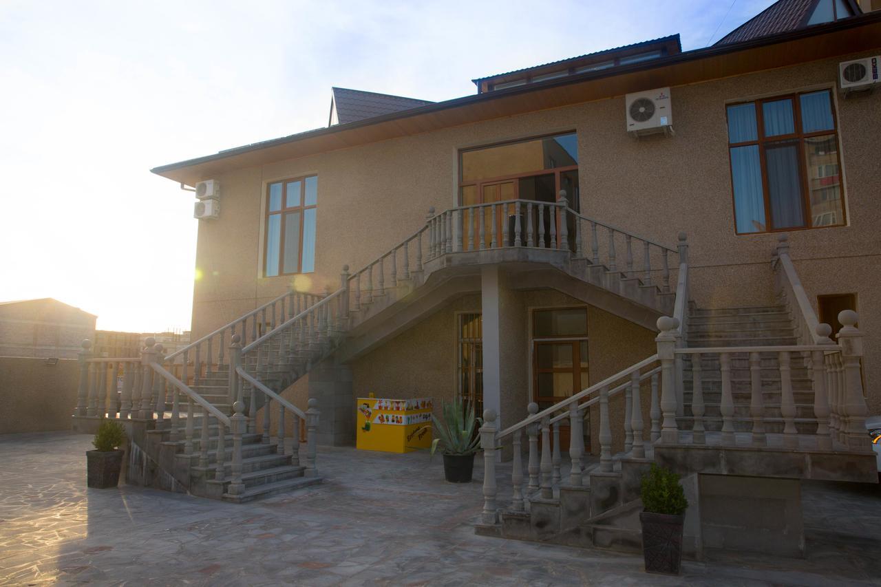 יירבאן Eridana Hotel מראה חיצוני תמונה
