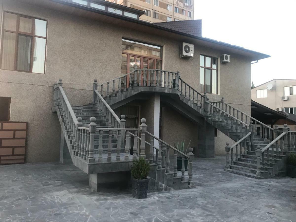 יירבאן Eridana Hotel מראה חיצוני תמונה